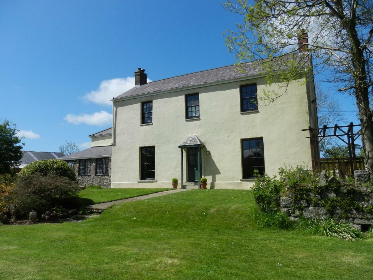 Cilwen Country House Bed And Breakfast Abernant Exterior photo